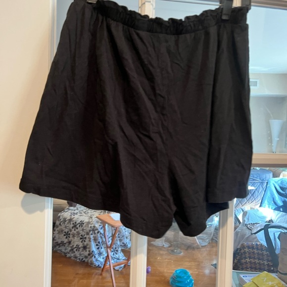 H&M shorts - Picture 2 of 3